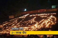 देव दीपावली पर काशी में दिखी अद्भुत छटा, लाखों दीपों से सजी शिव की नगरी देव दीपावली पर काशी में दिखी अद्भुत छटा, लाखों दीपों से सजी शिव की नगरी