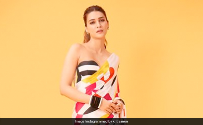 Turns Out, Kriti Sanon's OOTD Is Inspired By Her Song <i>Thumkeshwari</i>