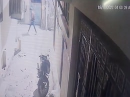 श्रद्धा मर्डर केस : CCTV में सुबह 4 बजे घर की ओर जाता दिख रहा आफताब श्रद्धा मर्डर केस : CCTV में सुबह 4 बजे घर की ओर जाता दिख रहा आफताब