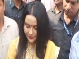 Devendra Fadnavis' Wife Backs Governor Amid Row Over Shivaji Remark Devendra Fadnavis' Wife Backs Governor Amid Row Over Shivaji Remark