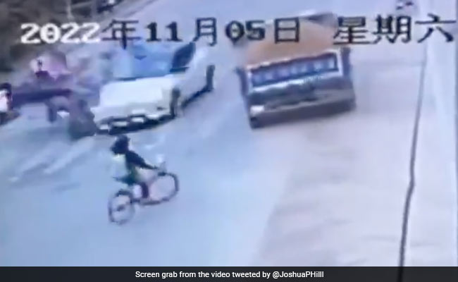 Caught On CCTV, Fatal Tesla Car Crash In China. Schoolgirl Among 2 Killed