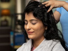 बालों की हर दूसरे दिन सोने से पहले करें इस तेल से मालिश, बाल बनेंगे लंबे और घने, सफेद बाल जड़ से होंगे काले बालों की हर दूसरे दिन सोने से पहले करें इस तेल से मालिश, बाल बनेंगे लंबे और घने, सफेद बाल जड़ से होंगे काले