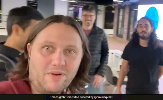 Viral Video : Elon Musk की चेतावनी के बाद Twitter कर्मचारियों ने Fire होने तक किया काउंटडाउन