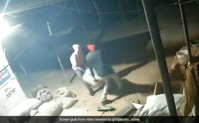 Watch: Thieves in Mirzapur Arrive in Car And Flee With Sacks of Vegetables, UP Police Reacts