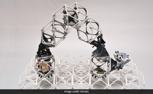 MIT Engineers Design Self-Building Robots That Can Grow Into Bigger Machines