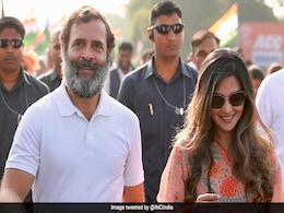 Watch: Bollywood Actor Riya Sen Joins Rahul Gandhi's <i>Bharat Jodo Yatra</i> Watch: Bollywood Actor Riya Sen Joins Rahul Gandhi's <i>Bharat Jodo Yatra</i>