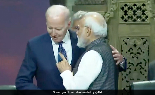 Video: जब PM Modi के पास हाथ मिलाने पहुंचे अमेरिकी राष्ट्रपति Joe Biden