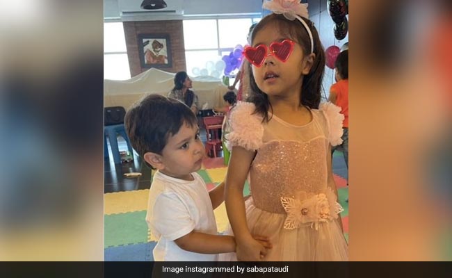 Kareena Kapoor's Son Jeh Adorably Holds Cousin Inaaya's Hand In This Pic