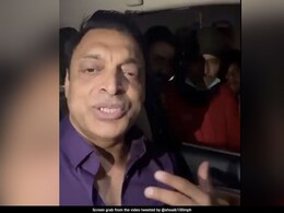 Video: Pakistan Supporters Chat With Shoaib Akhtar. Enter 'Shah Rukh Khan' Video: Pakistan Supporters Chat With Shoaib Akhtar. Enter 'Shah Rukh Khan'