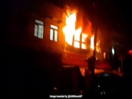 मुंबई के खेरवाड़ी पुलिस थाना परिसर में लगी आग, एक सिपाही घायल मुंबई के खेरवाड़ी पुलिस थाना परिसर में लगी आग, एक सिपाही घायल