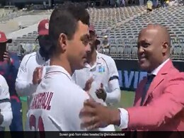 Watch: शिवनारायण चन्द्रपॉल के बेटे को ब्रायन लारा ने पहनाई डेब्यू कैप, बोले- 'जब आपके पिता ने पहला मैच खेला था तो मैं..' Watch: शिवनारायण चन्द्रपॉल के बेटे को ब्रायन लारा ने पहनाई डेब्यू कैप, बोले- 'जब आपके पिता ने पहला मैच खेला था तो मैं..'