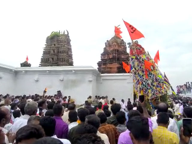 Video: Chariot Falls Amid Procession After Wheel Comes Off In Karnataka