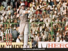 इस बल्लेबाज ने एक ओवर में लगाए हैं 8 छक्के, क्रिकेट इतिहास का सबसे महंगा ओवर, गेंदबाज ने लुटा दिए 77 रन इस बल्लेबाज ने एक ओवर में लगाए हैं 8 छक्के, क्रिकेट इतिहास का सबसे महंगा ओवर, गेंदबाज ने लुटा दिए 77 रन