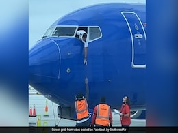 Watch: Airline Captain Hangs From Window To Retrieve Passenger's Lost Phone Watch: Airline Captain Hangs From Window To Retrieve Passenger's Lost Phone
