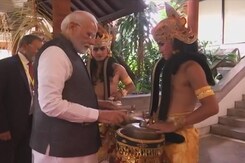 PM Modi Joins Drummers During Interaction With Indian Community In Indonesia PM Modi Joins Drummers During Interaction With Indian Community In Indonesia