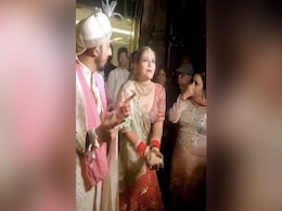 VIDEO: विदाई के समय अचानक 'इश्क तेरा तड़पावे' पर दुल्हन यूं करने लगी डांस, देख हैरान रह गए लोग, बोले- डरा ही दिया ! VIDEO: विदाई के समय अचानक 'इश्क तेरा तड़पावे' पर दुल्हन यूं करने लगी डांस, देख हैरान रह गए लोग, बोले- डरा ही दिया !