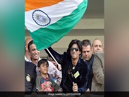 'भारत T20 वर्ल्ड कप फाइनल में पहुंचता है तो आप ऑस्ट्रेलिया जाएंगे',फैन के सवाल पर शाहरूख खान के जवाब ने लूटी महफिल 'भारत T20 वर्ल्ड कप फाइनल में पहुंचता है तो आप ऑस्ट्रेलिया जाएंगे',फैन के सवाल पर शाहरूख खान के जवाब ने लूटी महफिल