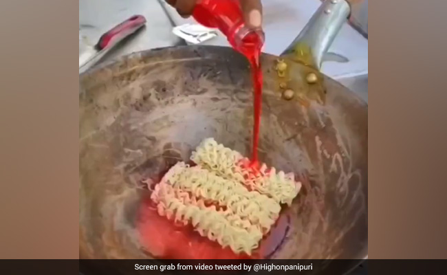 मैगी में शख्स ने मिलाई स्ट्रॉबेरी एनर्जी ड्रिंक, देखते ही भड़के लोग, बोले- इससे अच्छा ‘सूर्यवंशम’ की ‘खीर’ खा लो! मैगी में शख्स ने मिलाई स्ट्रॉबेरी एनर्जी ड्रिंक, देखते ही भड़के लोग, बोले- इससे अच्छा ‘सूर्यवंशम’ की ‘खीर’ खा लो!