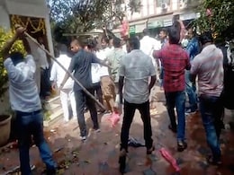 केसीआर की बेटी ने BJP MP को कहा- "बीच चौराहे पर चप्पल से मारूंगी" केसीआर की बेटी ने BJP MP को कहा- "बीच चौराहे पर चप्पल से मारूंगी"