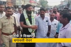 कर्नाटक के मंत्री ने नदी के तट पर अपनी ही सरकार के खिलाफ किया प्रदर्शन कर्नाटक के मंत्री ने नदी के तट पर अपनी ही सरकार के खिलाफ किया प्रदर्शन