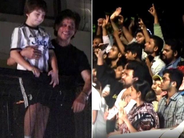 On 57th Birthday, Shah Rukh Khan Greets Fans Outside Mannat
