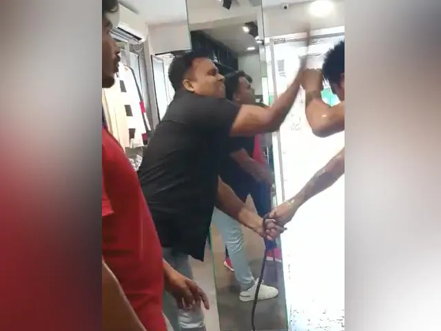 On Camera: त्रिपुरा के आदिवासी शख्स ने सैलरी मांगी तो मालिक ने लोहे की रॉड से पीटा