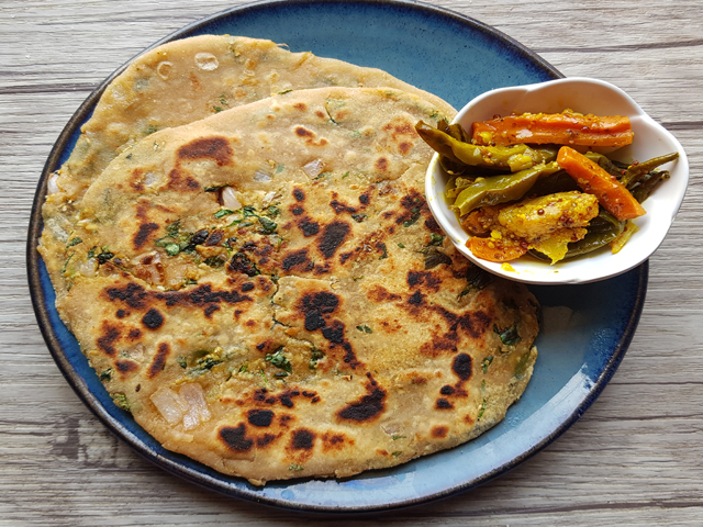 Methi Paneer Paratha Recipe | How To Make Methi Paneer Paratha