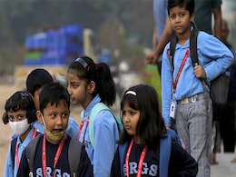 3 महीने के शीतकालीन अवकाश के बाद कश्मीर में खुले स्कूल, छात्रों में दिखा जोश 3 महीने के शीतकालीन अवकाश के बाद कश्मीर में खुले स्कूल, छात्रों में दिखा जोश