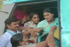 Jagan Reddy's Sister Arrested After Supporters, KCR Party Workers Clash Jagan Reddy's Sister Arrested After Supporters, KCR Party Workers Clash