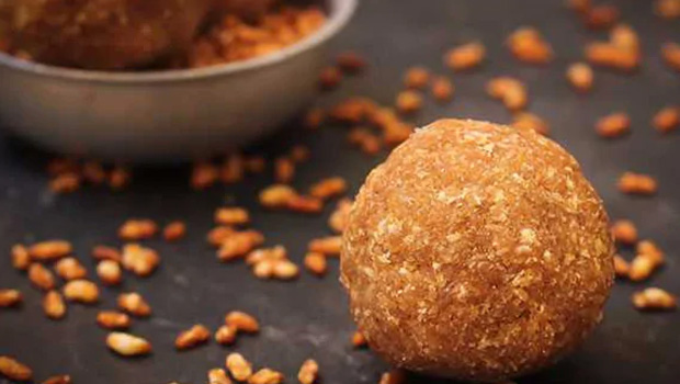 Makar Sankranti 2024: मकर संक्रांति पर घर पर ही बनाइए तिल की मिठाइयां, रेसिपी हैं यहां...