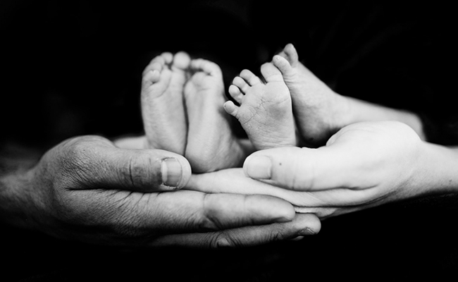 US Couple Welcomes Twins Born From Embryos Frozen 30 Years Ago, Breaks Record