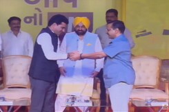 Battle For Gujarat: Arvind Kejriwal 'AAPs' The Ante Battle For Gujarat: Arvind Kejriwal 'AAPs' The Ante