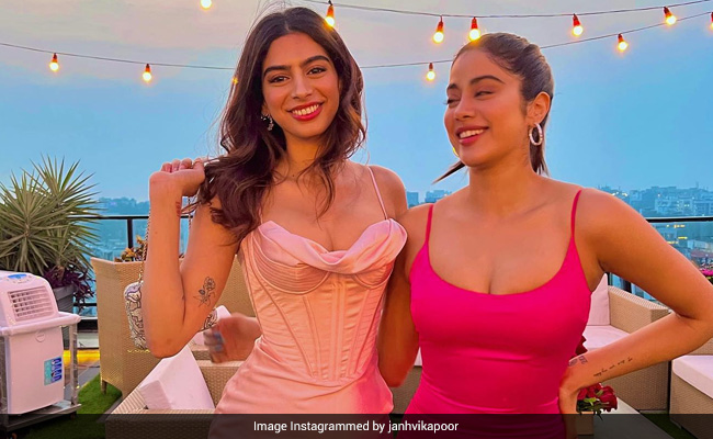 Janhvi Kapoor Is Missing Her "Favourite Person" Khushi Kapoor On Her Birthday