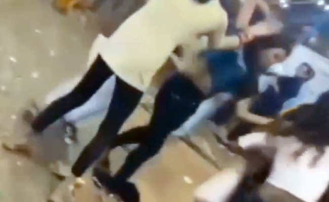 बिहार: ब्वॉयफ्रेंड के लिए भिड़ीं 5 लड़कियां, मेले में जमकर चले लात-घूंसे, वीडियो वायरल