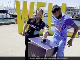 Watch: Kane Williamson Shows Super Reflexes, Saves Trophy From Being Blown Away By Wind