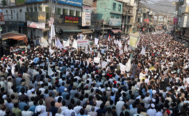 Pakistan's Taliban Ends Ceasefire Agreement, Orders Attacks Across Country