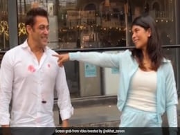 VIDEO: सलमान खान से मिलते ही डांस करने लगीं बॉक्सर निकहत जरीन, 'लव' फिल्म के गाने पर किया डांस VIDEO: सलमान खान से मिलते ही डांस करने लगीं बॉक्सर निकहत जरीन, 'लव' फिल्म के गाने पर किया डांस