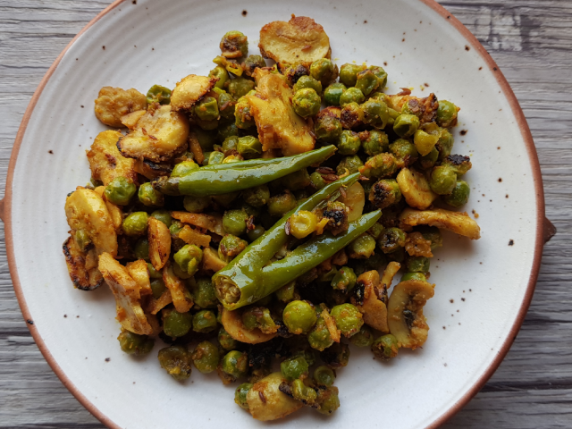 Sookhe Matar Mushroom Recipe | How To Make Sookhe Matar Mushroom