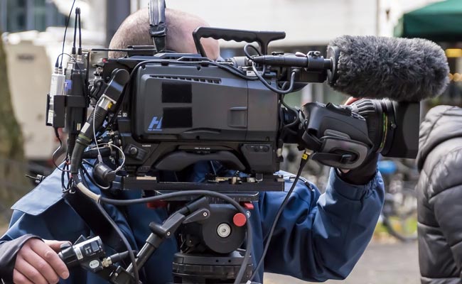 इंटिमेसी कॉर्डिनेटर्स से लेकर वैनिटी वेन की कमी तक, हेमा कमेटी की रिपोर्ट के बाद कितनी बदलेगी हिंदी फिल्म इंडस्ट्री ?