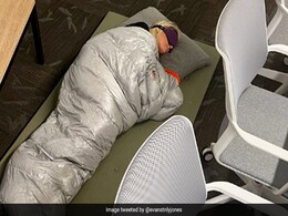 एलन मस्क ने दिया इतना प्रेशर! ऑफिस में ही बिस्तर डालकर सो रहे हैं Twitter कर्मचारी? फोटो वायरल एलन मस्क ने दिया इतना प्रेशर! ऑफिस में ही बिस्तर डालकर सो रहे हैं Twitter कर्मचारी? फोटो वायरल