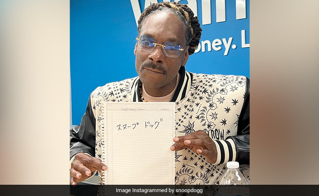 Watch: Snoop Dogg Writes His Name In Japanese, Fans Blown Away