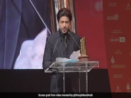 Watch: Shah Rukh Khan Receives Global Icon Award In UAE, Wins Hearts With <i>Baazigar</i> Dialogue Watch: Shah Rukh Khan Receives Global Icon Award In UAE, Wins Hearts With <i>Baazigar</i> Dialogue