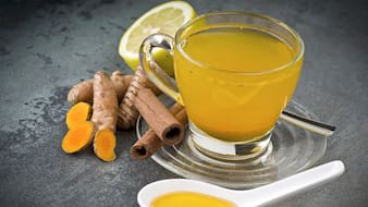How Turmeric Tea Reduces Monsoon Joint Pain