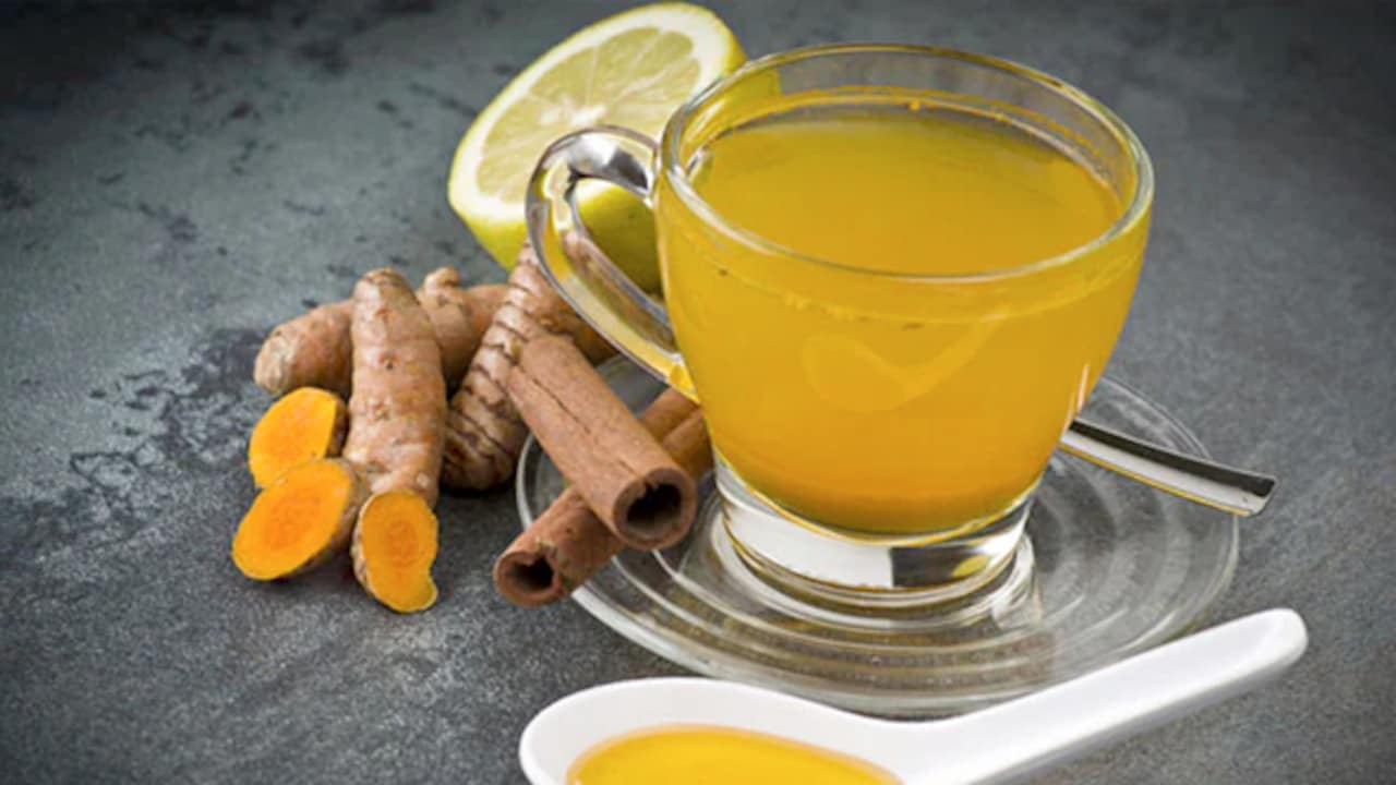 How Turmeric Tea Reduces Monsoon Joint Pain