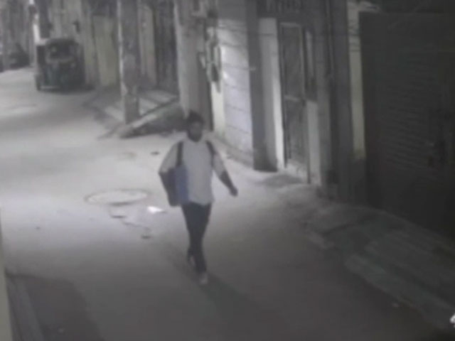 On CCTV: Aftab Walking With Bag Early Morning, Cops Suspect With Body Parts