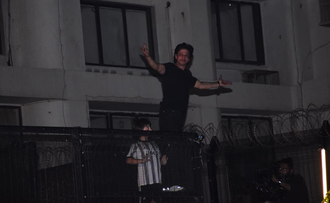 Shah Rukh Khan Greets Fans Outside Mannat On 57th Birthday. See Pics With AbRam