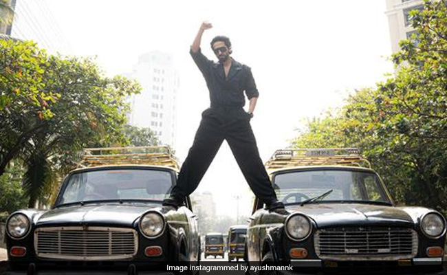 Ayushmann Khurrana Recreates "OG <i>Action Hero</i>" Ajay Devgn's <i>Phool Aur Kaante</i> Scene