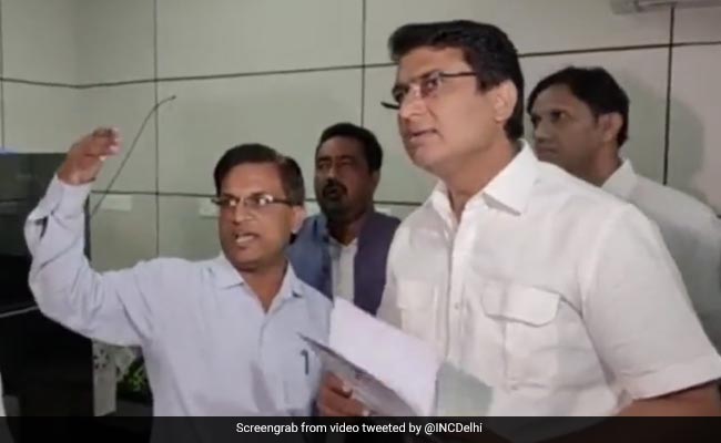 Delhi Congress' Jab As AAP Misses Real-Time Pollution Monitoring Deadline