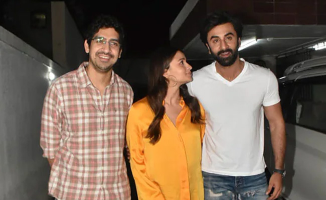 <i>Brahmastra</i> Director Ayan Mukerji Visits New Parents Alia Bhatt And Ranbir Kapoor At The Hospital