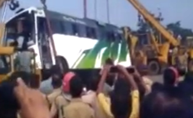 Video: 3 Andhra Pilgrims Severely Injured As Bus To Sabrimala Overturns
